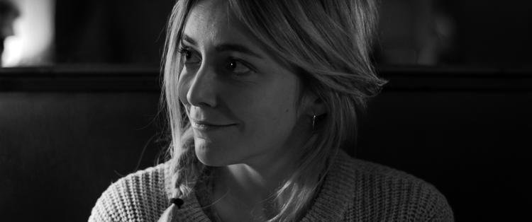 Charlie en Hannah gaan uit - still
