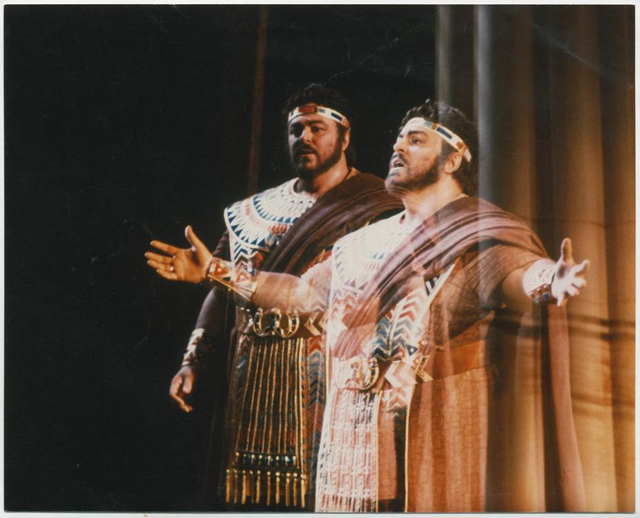 Pavarotti - still