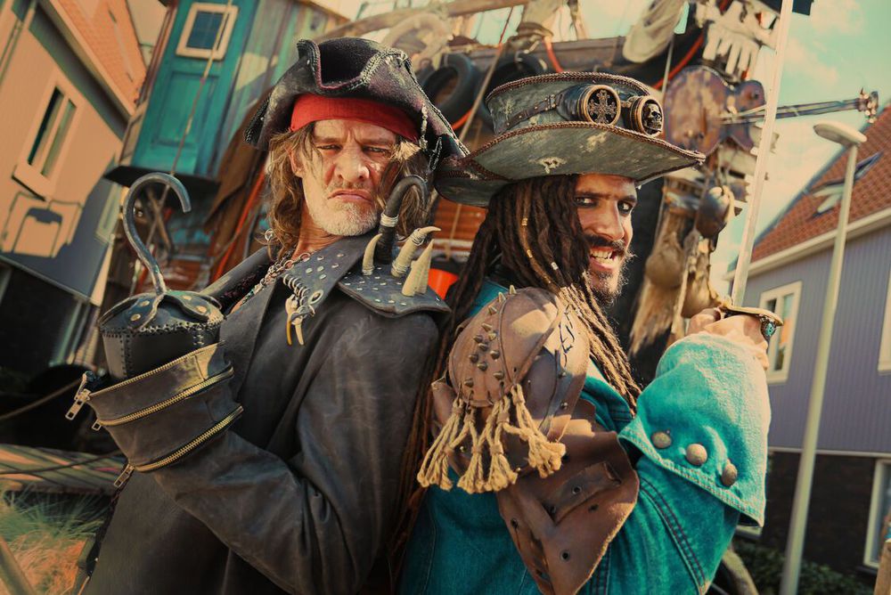 De Piraten van Hiernaast - still