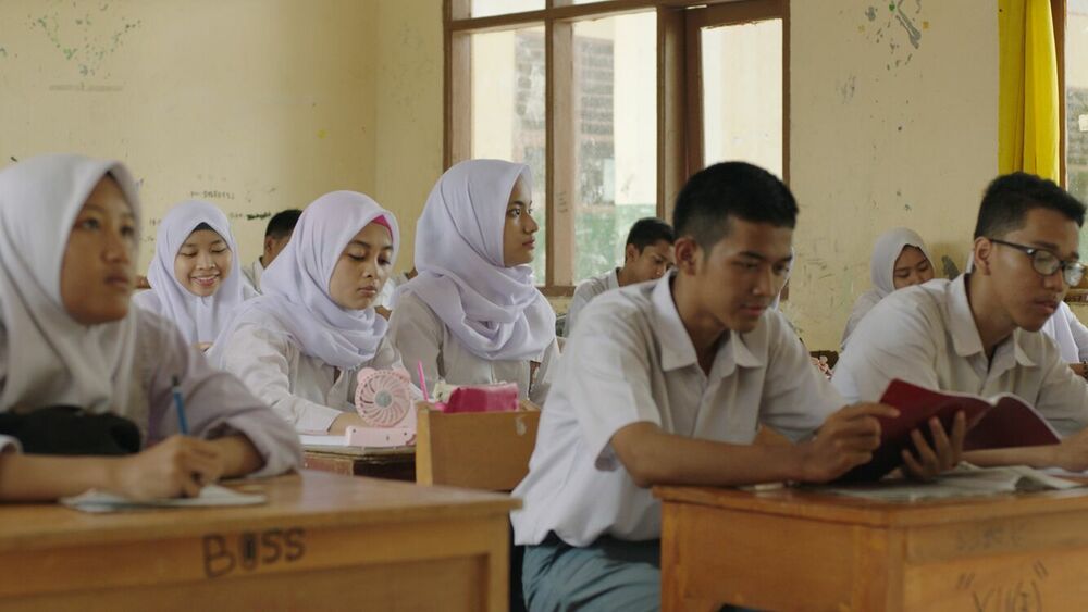 Yuni - still